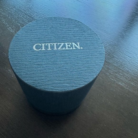 Citizen Eco-Drive Two-Tone Watch. Brand new. Never worn - Picture 4 of 4